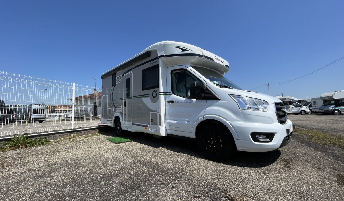 CAMPING-CAR CHAUSSON 640 TITANIUM ULTIMATE 2023 + PACK ANTENNE TV OFFERT
